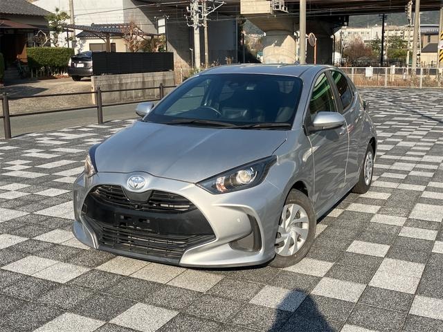 Toyota YARIS 2023 — фото автомобиля 1