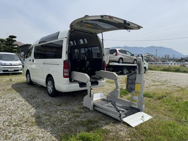 Toyota HIACE VAN 2012 — фото автомобиля 1