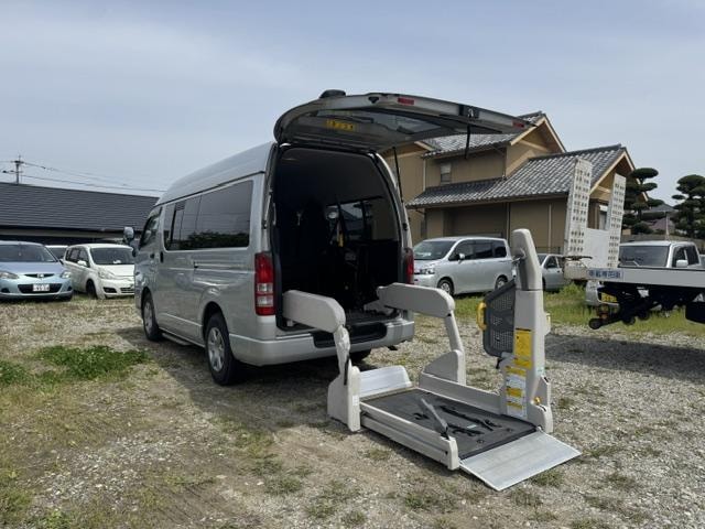 Toyota HIACE VAN 2011 — фото автомобиля 1