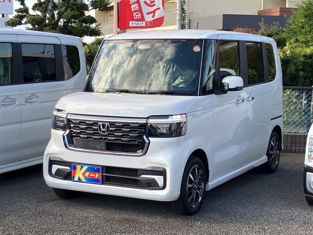 Honda N-BOX CUSTOM 2023 — фото автомобиля 1