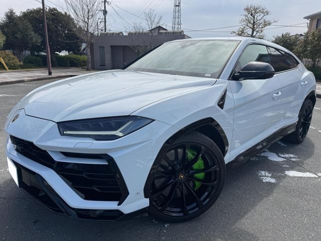 Lamborghini URUS 2023 — фото автомобиля
