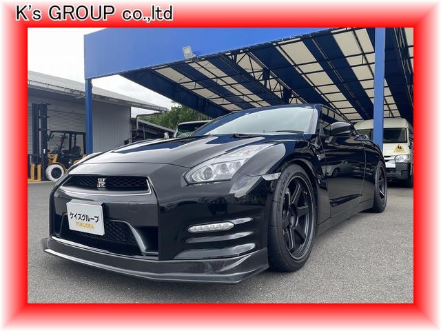 Nissan GT-R 2012 — фото автомобиля