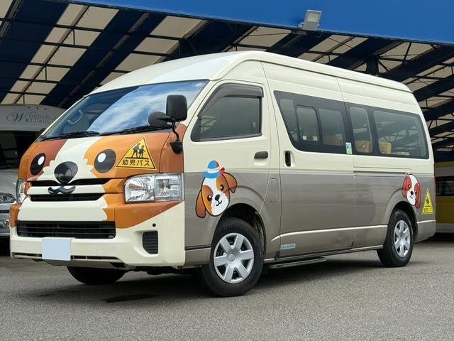 Toyota HIACE COMMUTER 2015 — фото автомобиля