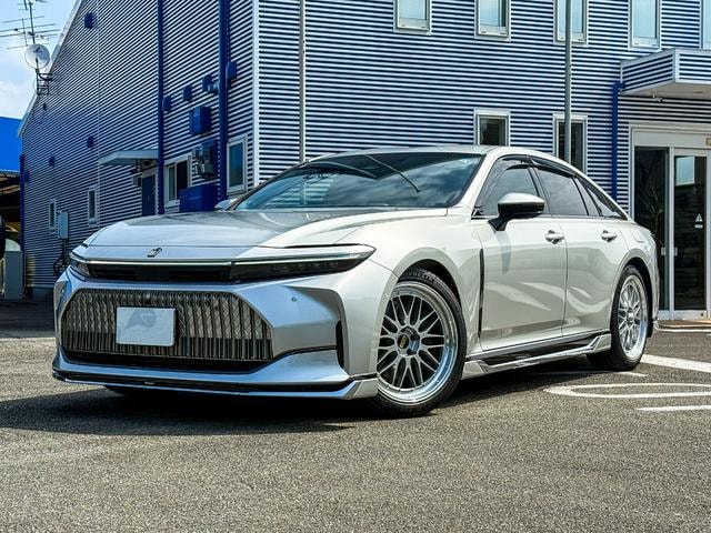 Toyota CROWN 2025 — фото автомобиля