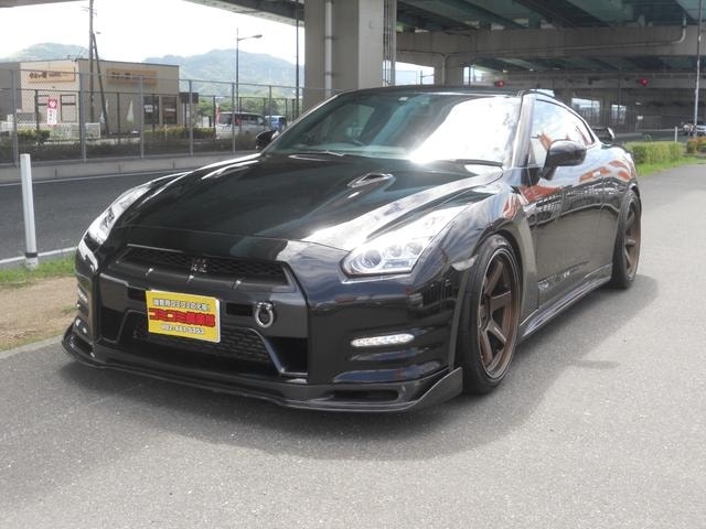 Nissan GT-R 2010 — фото автомобиля