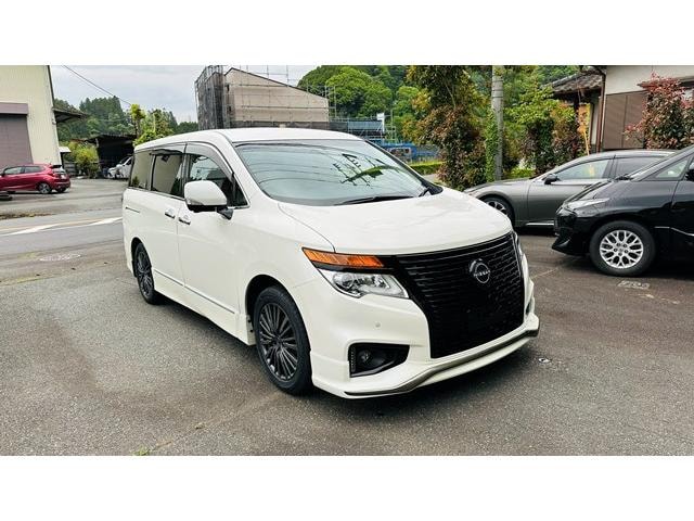 Nissan ELGRAND 2015 — фото автомобиля 1