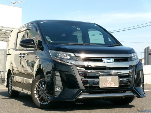 Toyota NOAH 2018 — фото автомобиля 1