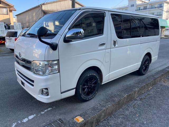 Toyota HIACE VAN 2010 — фото автомобиля