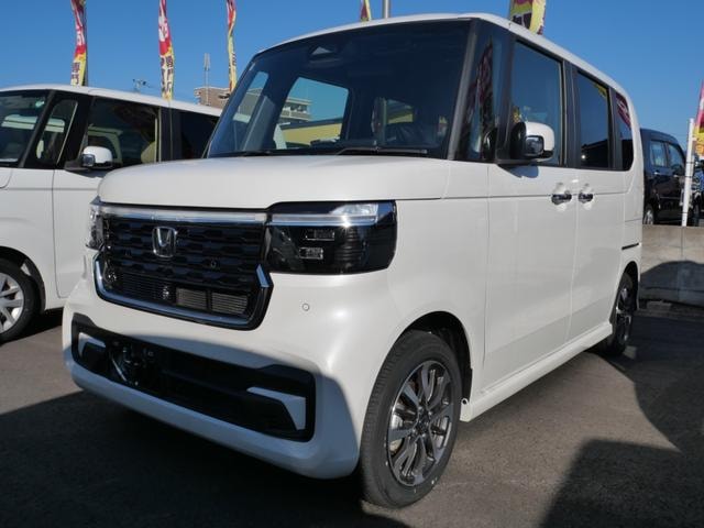 Honda N-BOX CUSTOM 2024 — фото автомобиля 1