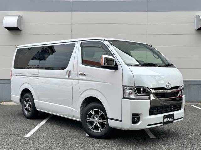 Toyota HIACE VAN 2026 — фото автомобиля