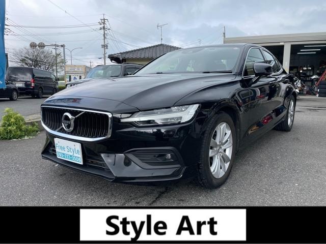 Volvo S60 2019 — фото автомобиля 1