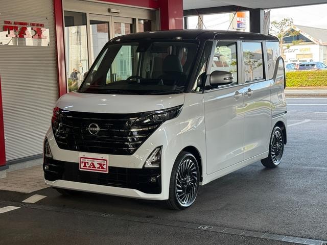 Nissan ROOX 2025 — фото автомобиля 1