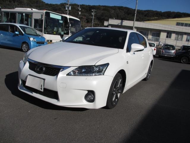 Lexus CT 2011 — фото автомобиля