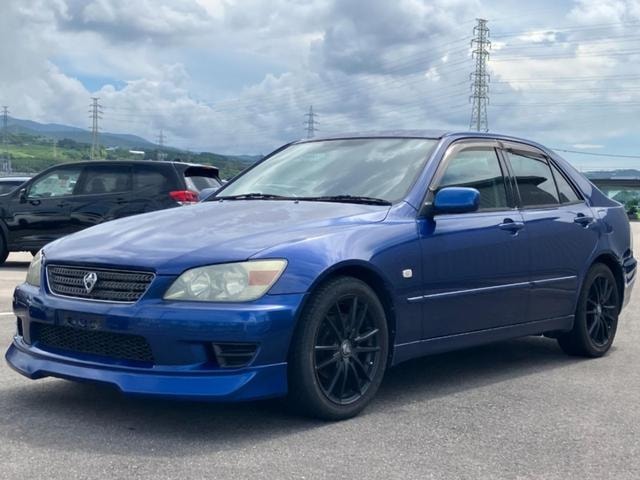 Toyota ALTEZZA 2002 — фото автомобиля 1