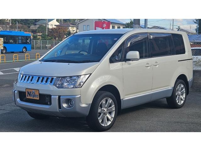 Mitsubishi DELICA D:5 2016 — фото автомобиля 1