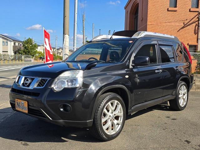 Nissan X-TRAIL 2012 — фото автомобиля