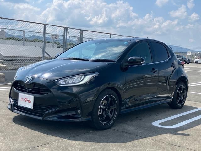 Toyota YARIS 2021 — фото автомобиля