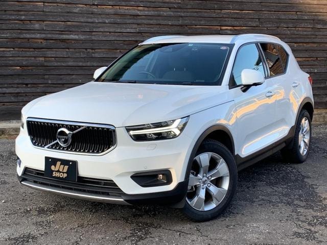 Volvo XC40 2021 — фото автомобиля 1