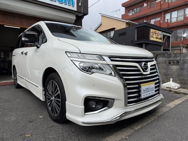 Nissan ELGRAND 2019 — фото автомобиля 1