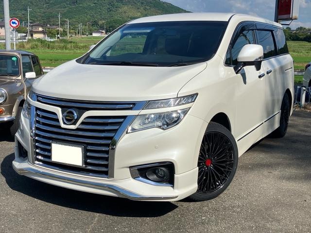 Nissan ELGRAND 2016 — фото автомобиля 1