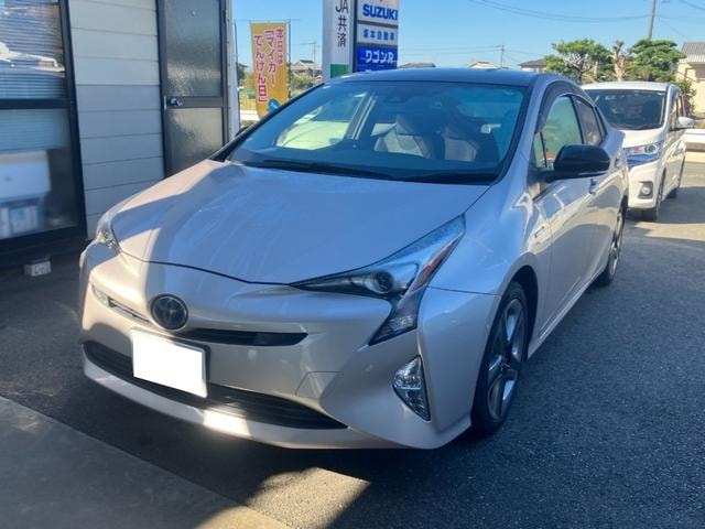 Toyota PRIUS 2017 — фото автомобиля 1