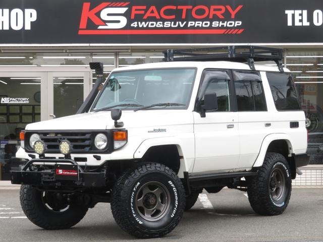 Toyota LAND CRUISER 70 2002 — фото автомобиля