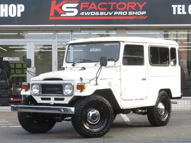 Toyota LAND CRUISER 40 1983 — фото автомобиля