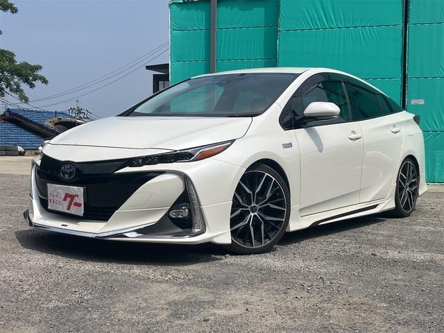 Toyota PRIUS PHV 2019 — фото автомобиля 1