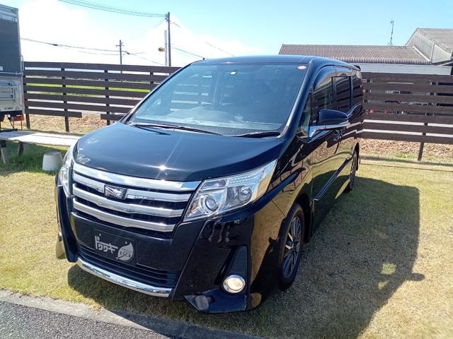 Toyota NOAH 2014 — фото автомобиля 1