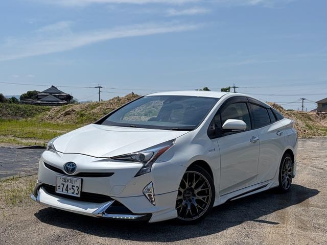 Toyota PRIUS 2016 — фото автомобиля 1
