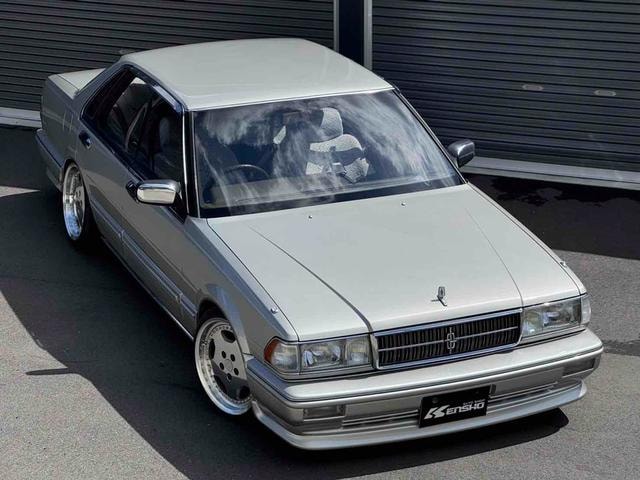 Nissan CEDRIC 1990 — фото автомобиля 1