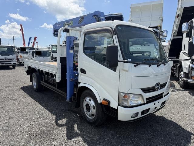 Hino DUTRO 2016 — фото автомобиля 1