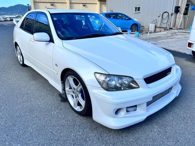 Toyota ALTEZZA 2004 — фото автомобиля 1