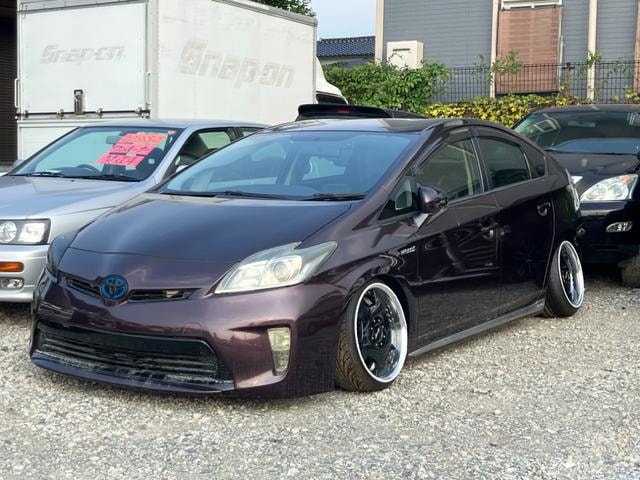 Toyota PRIUS 2013 — фото автомобиля