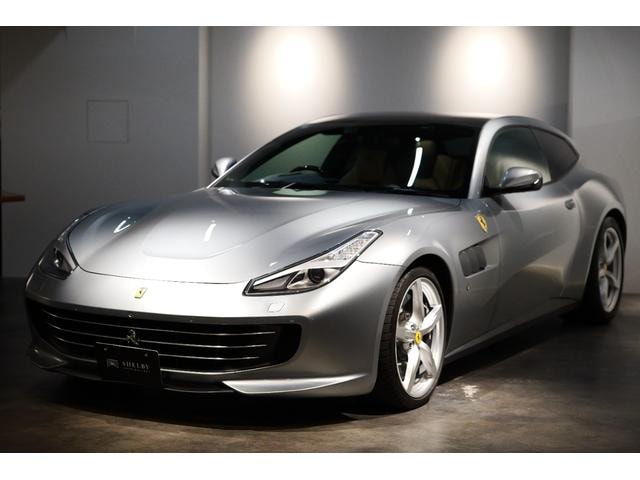 Ferrari GTC4 LUSSO 2017 — фото автомобиля