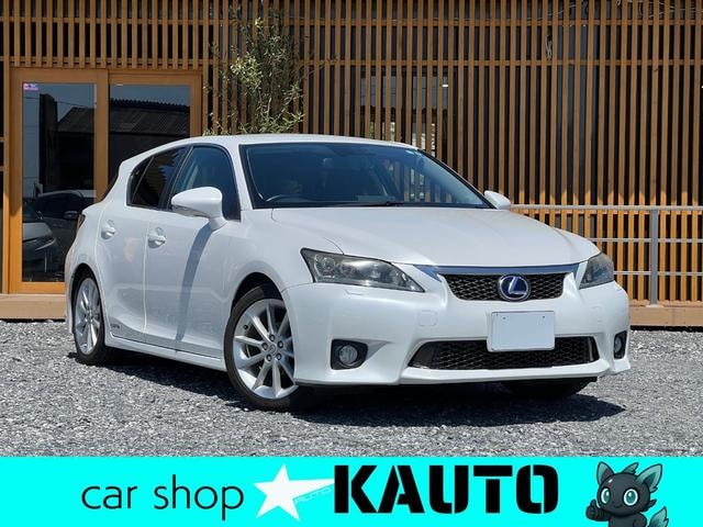 Lexus CT 2011 — фото автомобиля 1