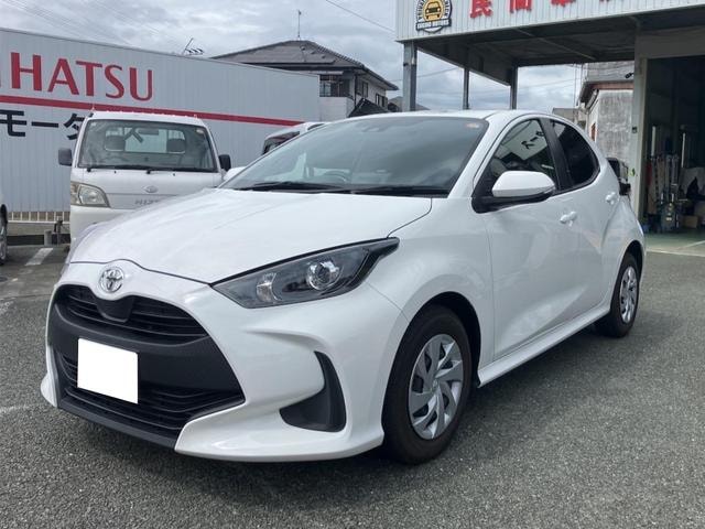 Toyota YARIS 2022 — фото автомобиля
