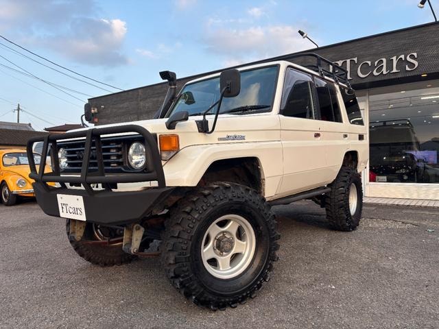 Toyota LAND CRUISER 70 1993 — фото автомобиля