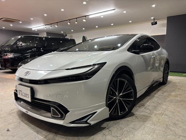 Toyota PRIUS 2023 — фото автомобиля 1