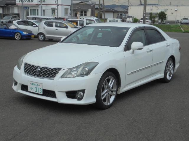 Toyota CROWN 2010 — фото автомобиля 1