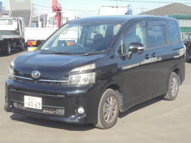 Toyota VOXY 2010 — фото автомобиля 1