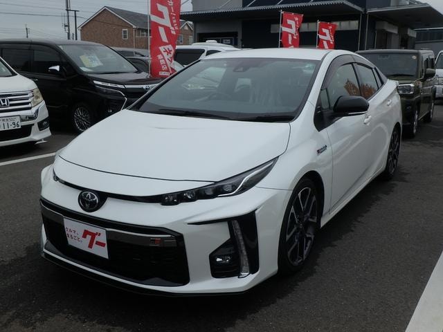 Toyota PRIUS PHV 2019 — фото автомобиля