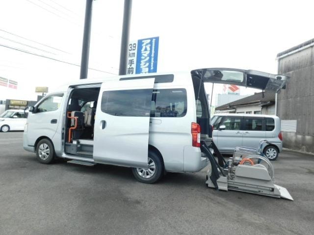 Nissan NV350CARAVAN VAN 2016 — фото автомобиля