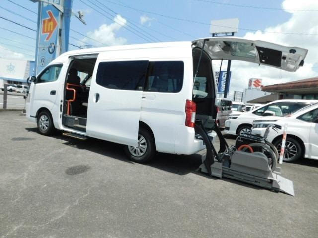 Nissan NV350CARAVAN VAN 2017 — фото автомобиля
