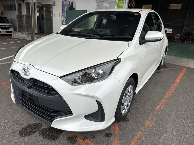 Toyota YARIS 2020 — фото автомобиля
