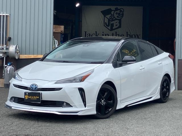 Toyota PRIUS 2021 — фото автомобиля 1
