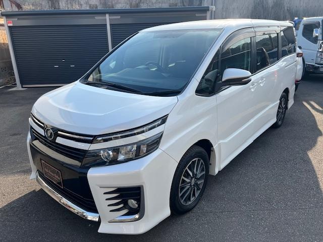 Toyota VOXY 2015 — фото автомобиля 1