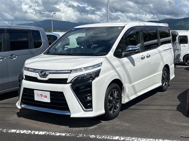 Toyota VOXY 2019 — фото автомобиля 1