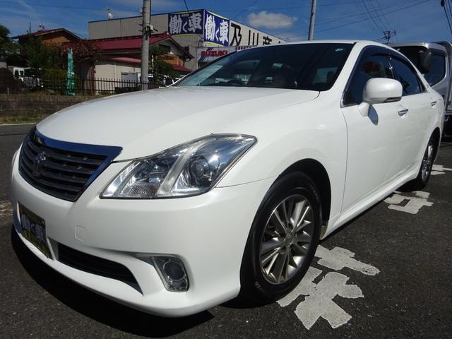 Toyota CROWN 2010 — фото автомобиля 1