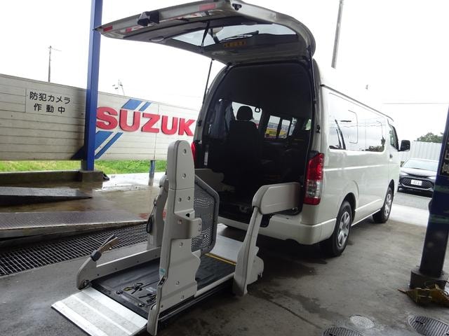 Toyota HIACE VAN 2019 — фото автомобиля